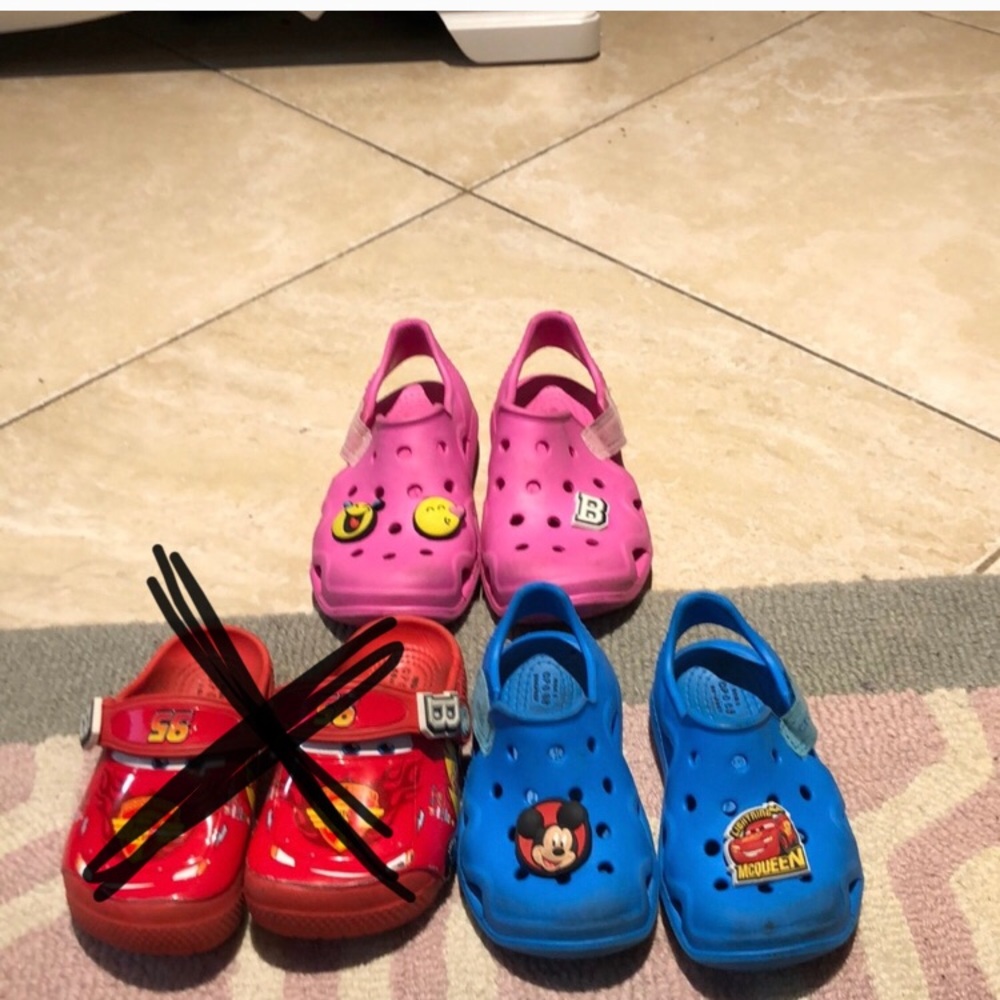 2 pack bundle of crocs